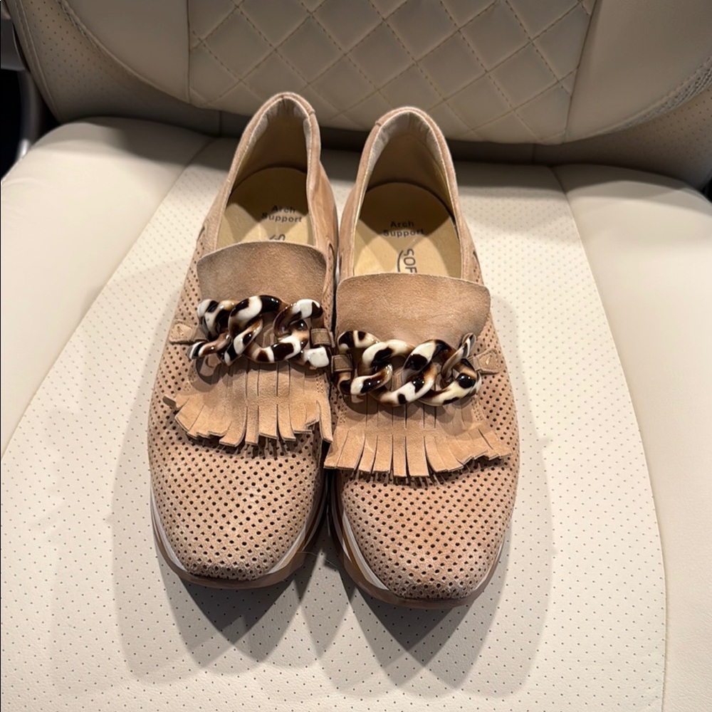Chic Tan Loafers with Chain Detail